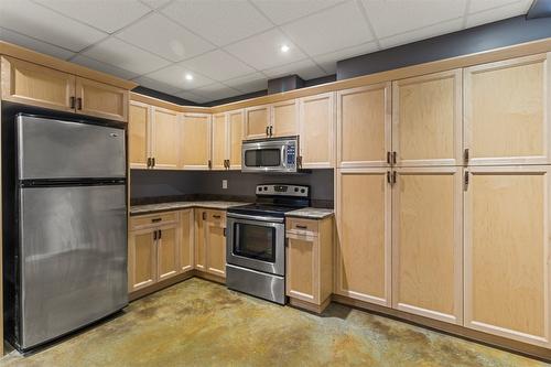 2021 Stagecoach Drive, Kamloops, BC - Indoor Photo Showing Kitchen