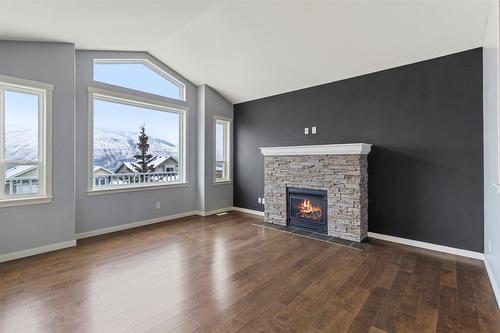 2021 Stagecoach Drive, Kamloops, BC - Indoor Photo Showing Living Room With Fireplace