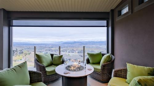 5-1836 Tower Ranch Boulevard, Kelowna, BC - Indoor Photo Showing Living Room