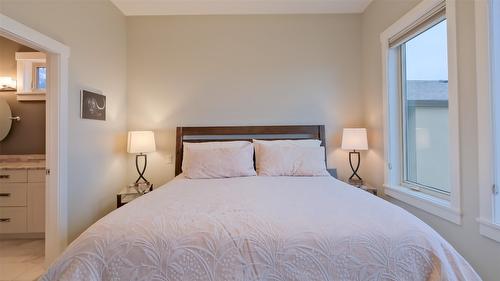 5-1836 Tower Ranch Boulevard, Kelowna, BC - Indoor Photo Showing Bedroom