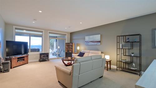 5-1836 Tower Ranch Boulevard, Kelowna, BC - Indoor Photo Showing Living Room