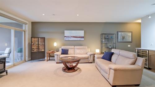 5-1836 Tower Ranch Boulevard, Kelowna, BC - Indoor Photo Showing Living Room