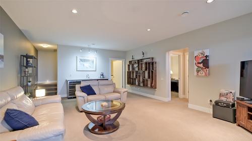 5-1836 Tower Ranch Boulevard, Kelowna, BC - Indoor Photo Showing Living Room