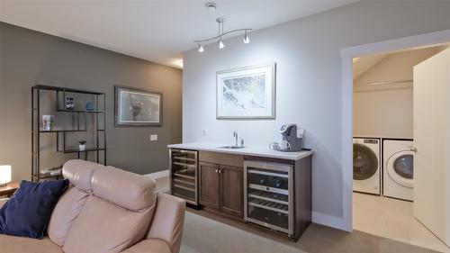 5-1836 Tower Ranch Boulevard, Kelowna, BC - Indoor Photo Showing Laundry Room