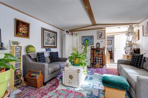 43-1750 Lenz Road, West Kelowna, BC - Indoor Photo Showing Living Room