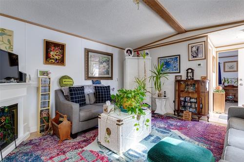 43-1750 Lenz Road, West Kelowna, BC - Indoor Photo Showing Living Room With Fireplace