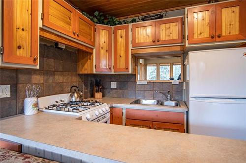 29-10250 Dee Lake Road, Lake Country, BC - Indoor Photo Showing Kitchen