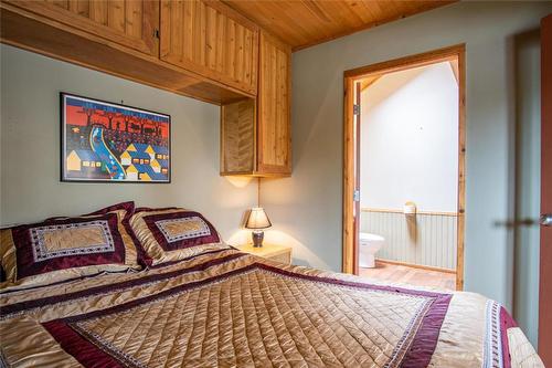 29-10250 Dee Lake Road, Lake Country, BC - Indoor Photo Showing Bedroom