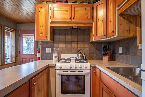 29-10250 Dee Lake Road, Lake Country, BC - Indoor Photo Showing Kitchen