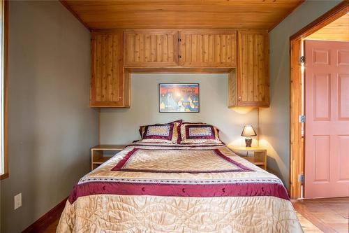 29-10250 Dee Lake Road, Lake Country, BC - Indoor Photo Showing Bedroom