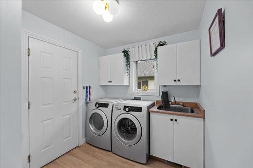 4187 Gallaghers Crescent, Kelowna, BC - Indoor Photo Showing Laundry Room