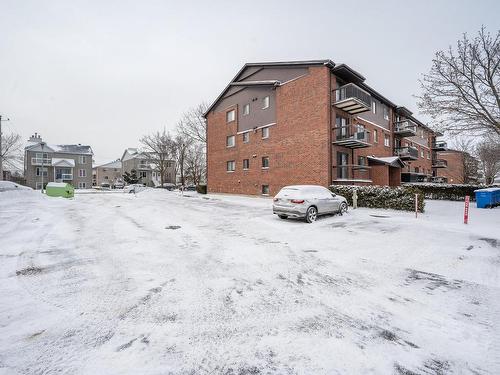 Parking - 303-3175 Rue Des Émeraudes, Longueuil (Saint-Hubert), QC - Outdoor