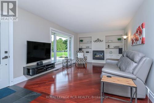 26 Catherine Street, Adjala-Tosorontio, ON - Indoor Photo Showing Living Room