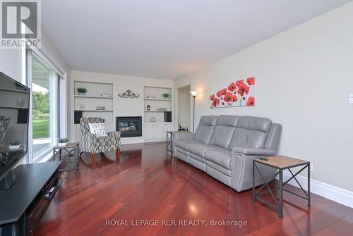 26 Catherine Street, Adjala-Tosorontio, ON - Indoor Photo Showing Living Room