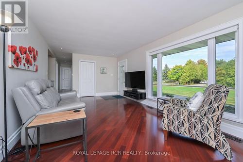 26 Catherine Street, Adjala-Tosorontio, ON - Indoor Photo Showing Living Room