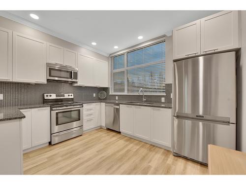 73 16222 23A Avenue, Surrey, BC - Indoor Photo Showing Kitchen With Stainless Steel Kitchen With Upgraded Kitchen