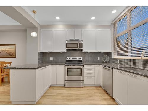 73 16222 23A Avenue, Surrey, BC - Indoor Photo Showing Kitchen With Stainless Steel Kitchen With Upgraded Kitchen