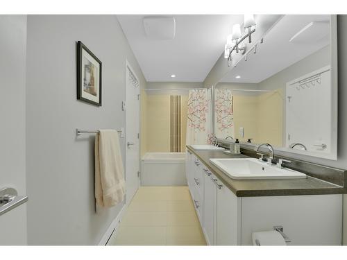 73 16222 23A Avenue, Surrey, BC - Indoor Photo Showing Bathroom