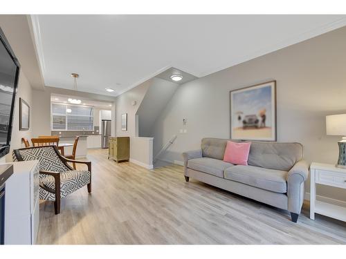 73 16222 23A Avenue, Surrey, BC - Indoor Photo Showing Living Room