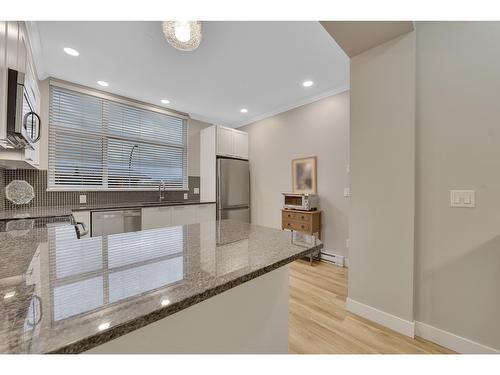 73 16222 23A Avenue, Surrey, BC - Indoor Photo Showing Kitchen