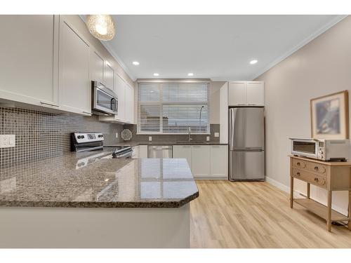 73 16222 23A Avenue, Surrey, BC - Indoor Photo Showing Kitchen With Stainless Steel Kitchen With Upgraded Kitchen