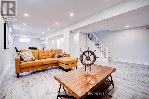 161 Church Street S, Richmond Hill, ON - Indoor Photo Showing Living Room