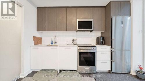 1210 - 225 Veterans Drive N, Brampton, ON - Indoor Photo Showing Kitchen