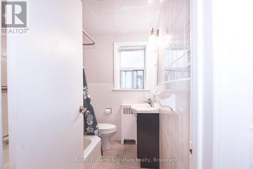 145 Victoria Avenue S, Hamilton (Stinson), ON - Indoor Photo Showing Bathroom