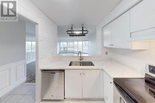 1402 - 2269 Lake Shore Boulevard W, Toronto, ON - Indoor Photo Showing Kitchen