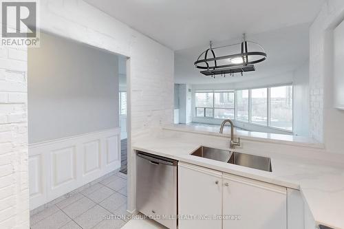 1402 - 2269 Lake Shore Boulevard W, Toronto, ON - Indoor Photo Showing Kitchen