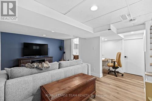 251 Iona Street, Ottawa, ON - Indoor Photo Showing Living Room