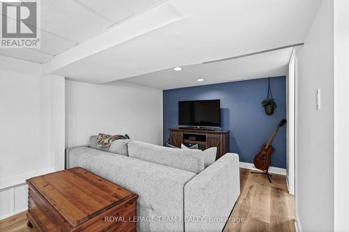 251 Iona Street, Ottawa, ON - Indoor Photo Showing Living Room