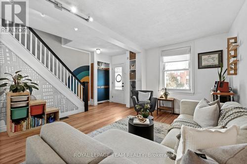 251 Iona Street, Ottawa, ON - Indoor Photo Showing Living Room