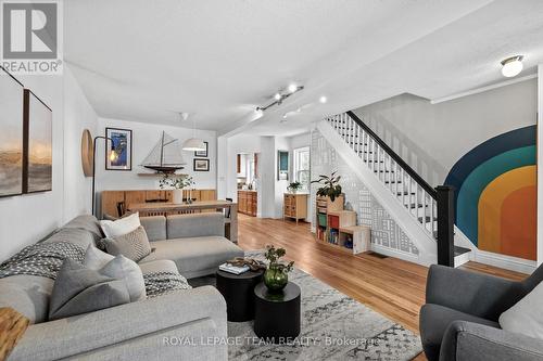 251 Iona Street, Ottawa, ON - Indoor Photo Showing Living Room