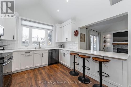 10 Freshmeadow Way, Guelph (Parkwood Gardens), ON - Indoor Photo Showing Kitchen