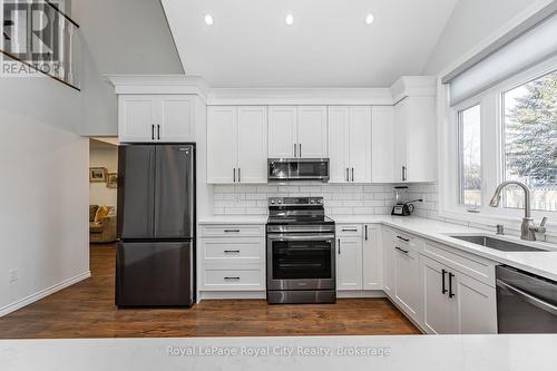 10 Freshmeadow Way, Guelph (Parkwood Gardens), ON - Indoor Photo Showing Kitchen With Upgraded Kitchen