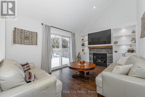 10 Freshmeadow Way, Guelph (Parkwood Gardens), ON - Indoor Photo Showing Living Room With Fireplace