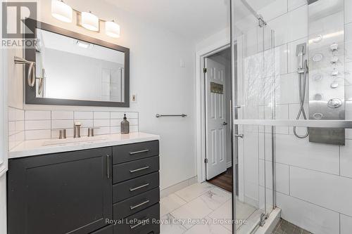 10 Freshmeadow Way, Guelph (Parkwood Gardens), ON - Indoor Photo Showing Bathroom