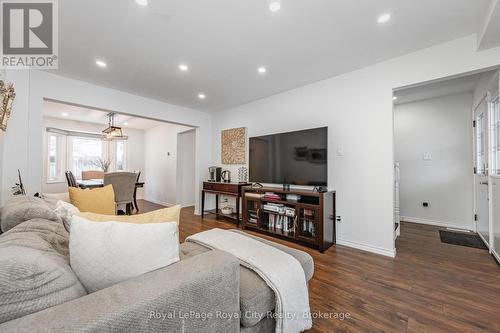 10 Freshmeadow Way, Guelph (Parkwood Gardens), ON - Indoor Photo Showing Living Room