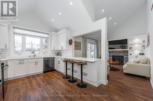 10 Freshmeadow Way, Guelph (Parkwood Gardens), ON - Indoor Photo Showing Kitchen With Fireplace With Upgraded Kitchen