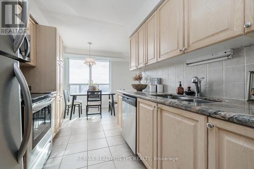 2402 - 61 Town Centre Court, Toronto, ON - Indoor Photo Showing Kitchen With Stainless Steel Kitchen With Double Sink With Upgraded Kitchen