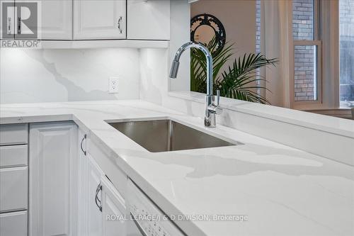 220 Fern Avenue, Toronto, ON - Indoor Photo Showing Kitchen