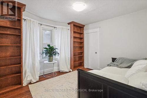 220 Fern Avenue, Toronto, ON - Indoor