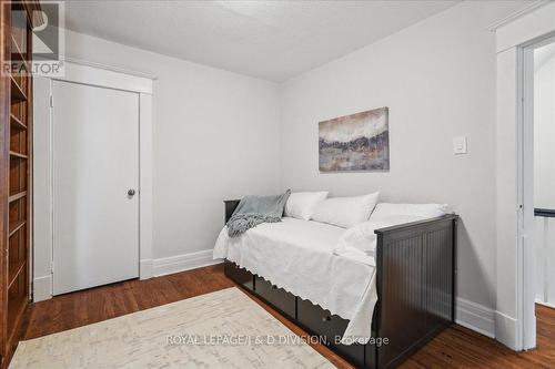 220 Fern Avenue, Toronto, ON - Indoor Photo Showing Bedroom