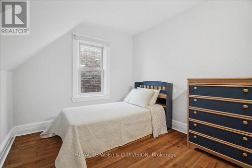 220 Fern Avenue, Toronto, ON - Indoor Photo Showing Bedroom