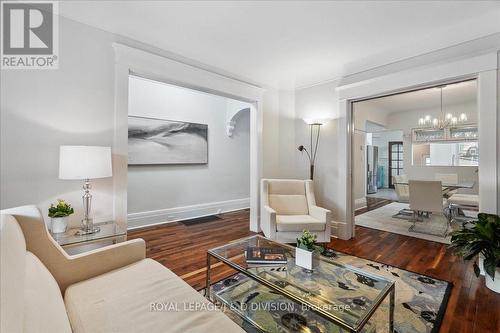 220 Fern Avenue, Toronto, ON - Indoor Photo Showing Living Room