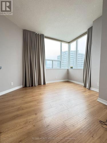 517 - 220 Burnhamthorpe Road W, Mississauga, ON - Indoor Photo Showing Other Room