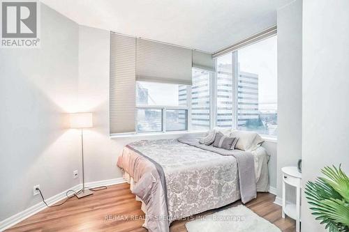 517 - 220 Burnhamthorpe Road W, Mississauga, ON - Indoor Photo Showing Bedroom