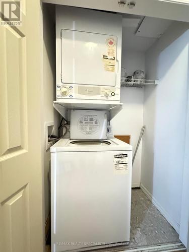 517 - 220 Burnhamthorpe Road W, Mississauga, ON - Indoor Photo Showing Laundry Room