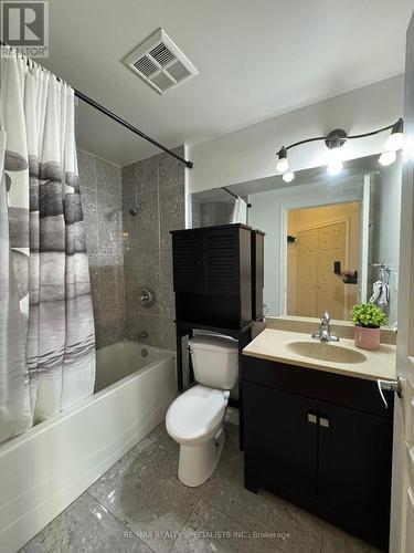 517 - 220 Burnhamthorpe Road W, Mississauga, ON - Indoor Photo Showing Bathroom